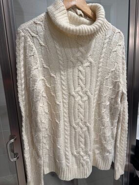 Beautiful Ralph Lauren Cream Cable Knit Wool Turtleneck Pullover